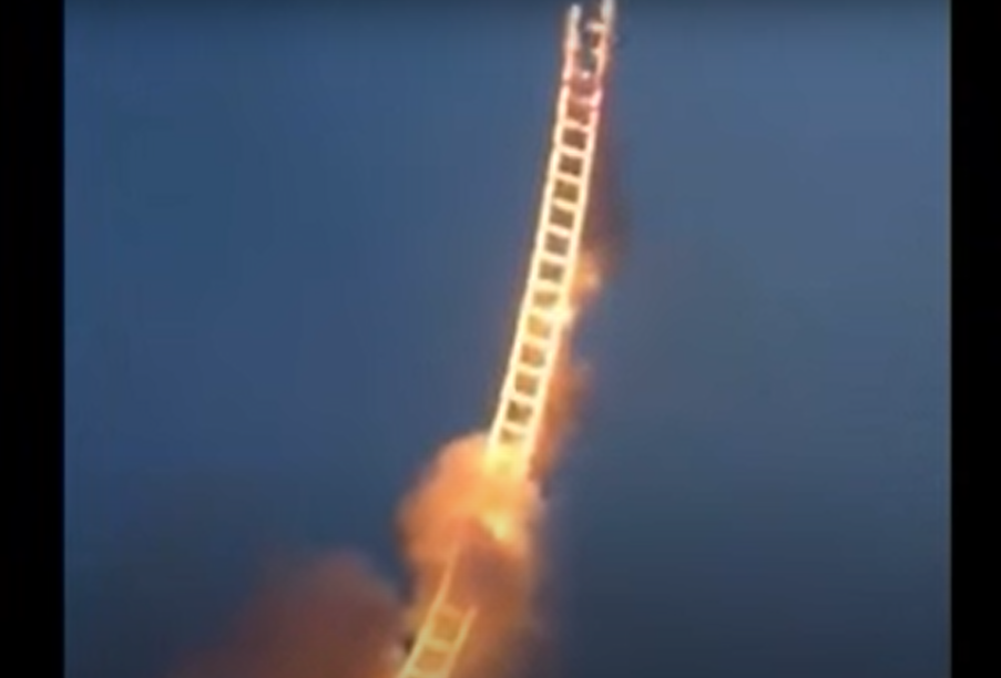 Using Fireworks! Chinese Artist Makes the Tallest Ladder in the Sky